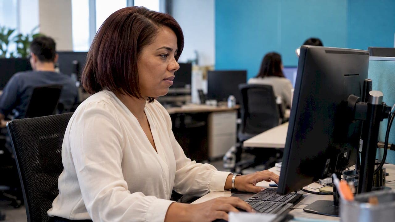Hybrid Report Delivery: How to Get BI Reports to Everyone